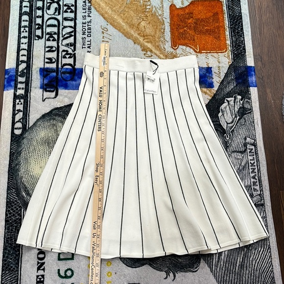 Calvin Klein Dresses & Skirts - NWT. Calvin Klein Skirt. S/M.